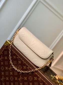 Louis Vuitton Ivy Wallet On Chain Bag