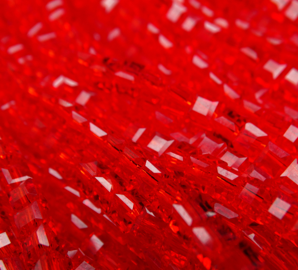 БВ009НН4 Хрустальные бусины квадратные, цвет: красный, размер 4 мм, кол-во: 44-45 шт.