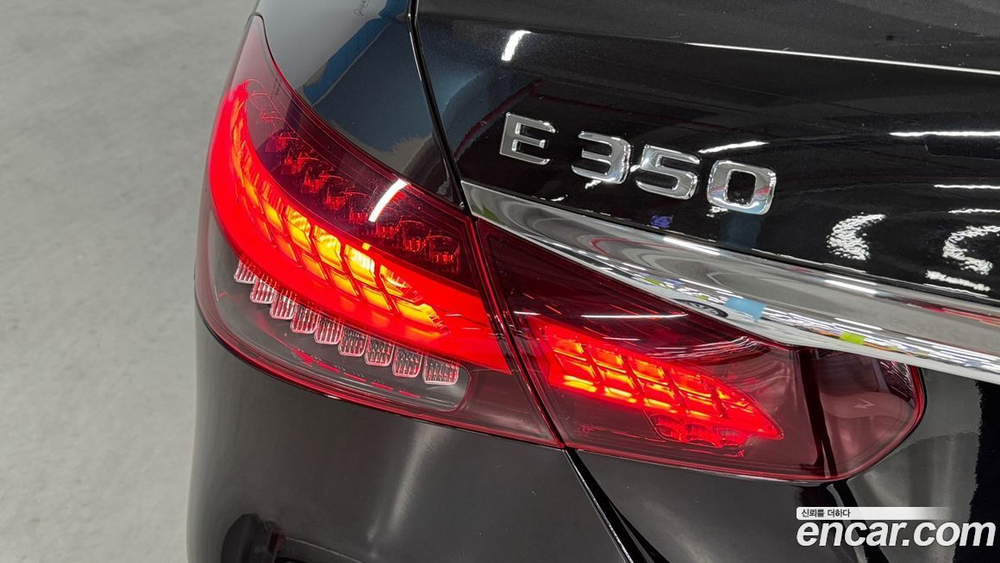 Mercedes-Benz E-Class W213 E350 4MATIC AMG Line (11.2022)