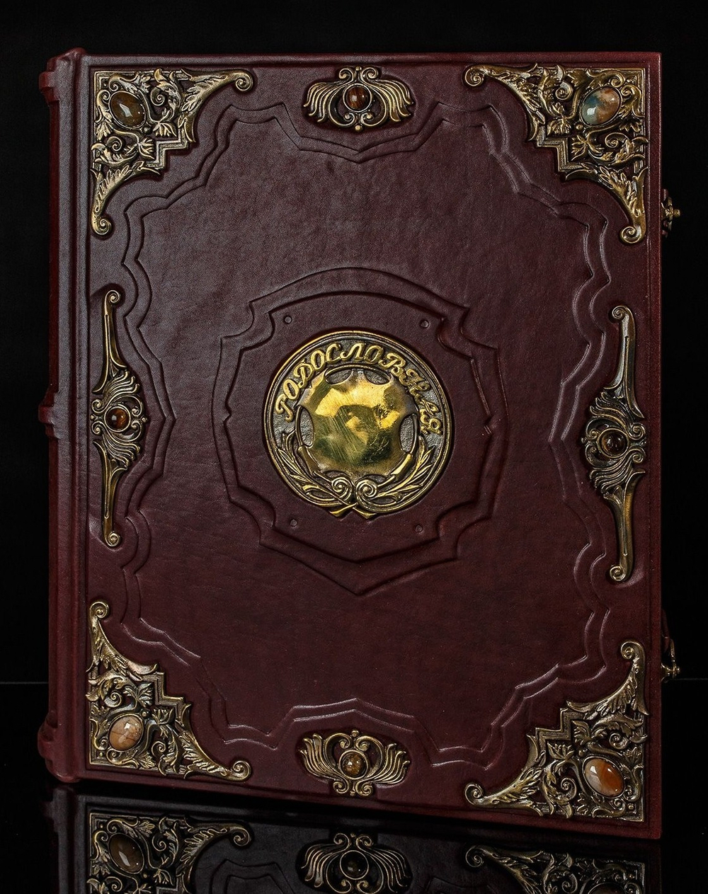 Подарочная родословная книга "Ювелирная" из натуральной кожи, с накладкой-надписью (бордовая)