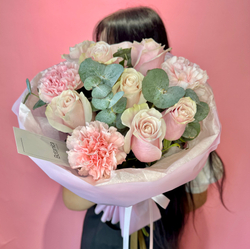 Авторский букет с Розовой розой и диантусами 240220264