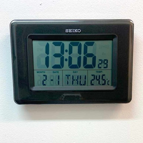 Настенно-настольные электронные часы Seiko QHL058K