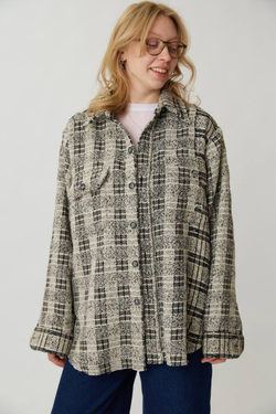 Объемная рубашка черная в белую клетку