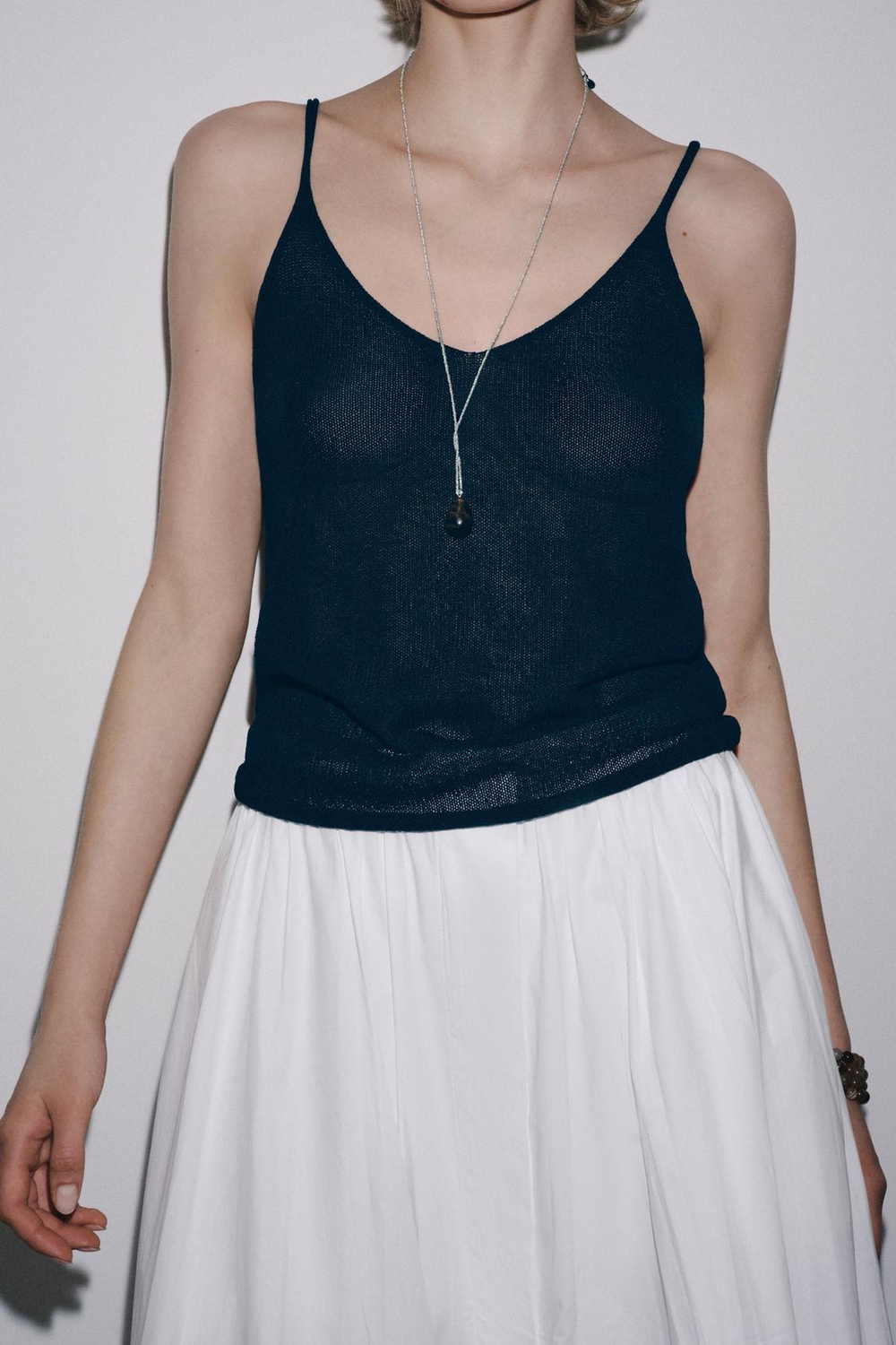 ZARA ТРИКОТАЖНЫЙ ТОП НА БРЕТЕЛЯХ, СИНИЙ