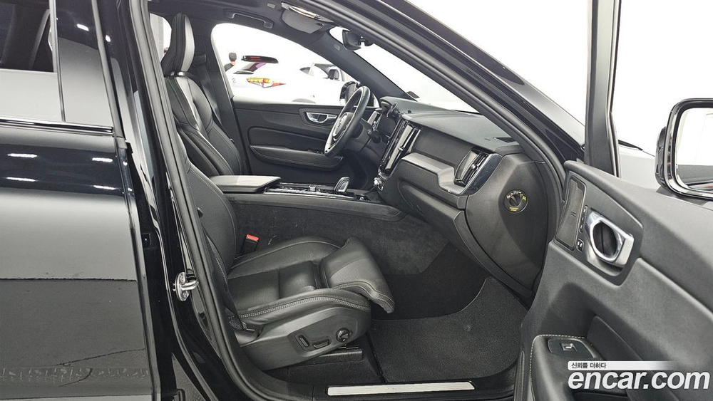 Volvo XC60 2 Generation B6 R-Design (02.2022)