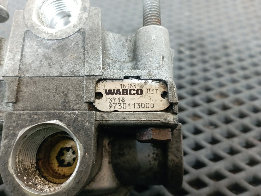 Клапан ускорительный