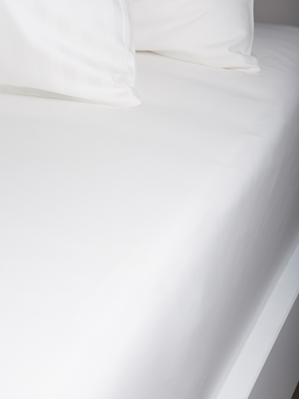 Простынь двуспальная белая сатин UTOPIA