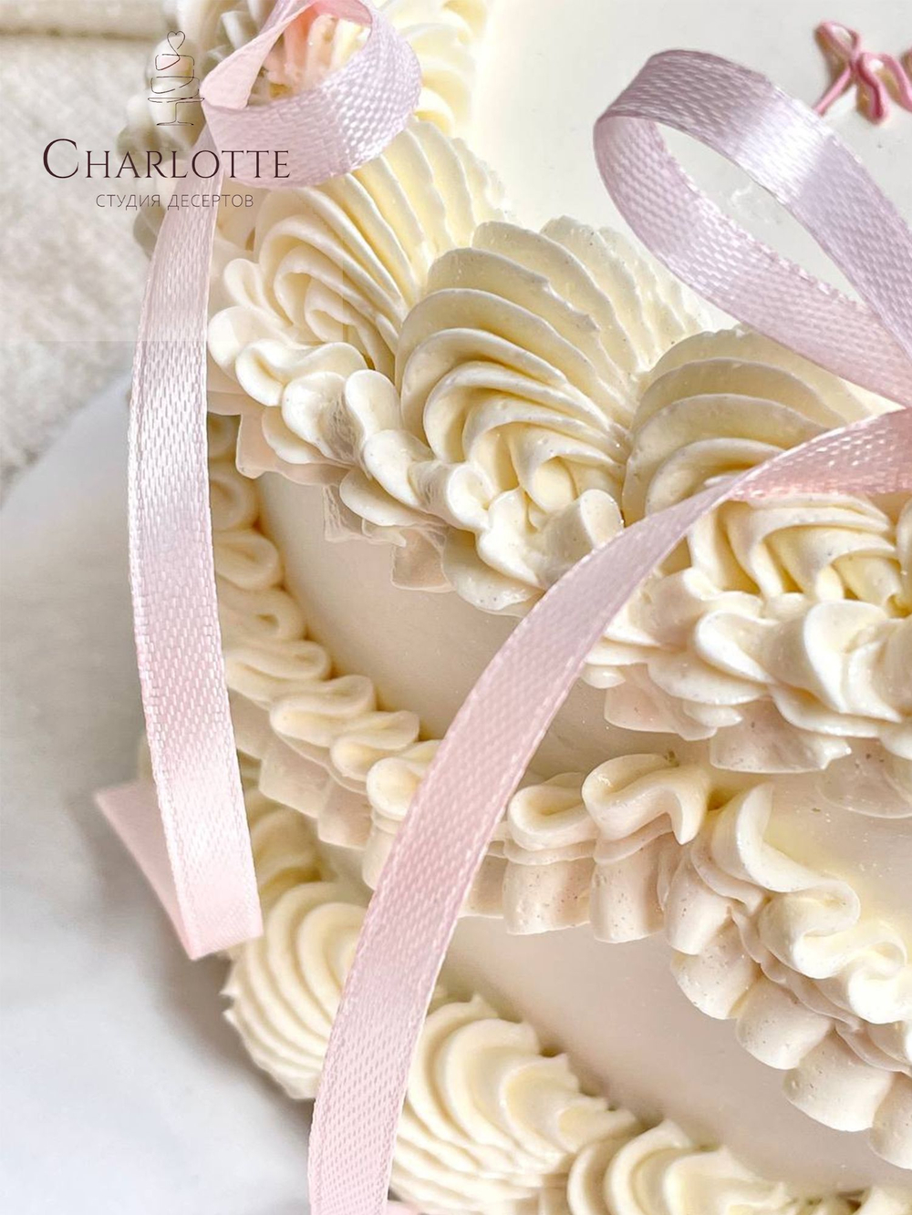 Торт в стиле Ламбет с бантиками