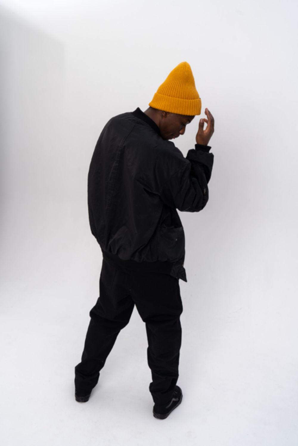 Бомбер White Crow Cho трансформер черный