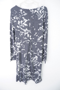 Платье прямое серо-белое 46-48 размер