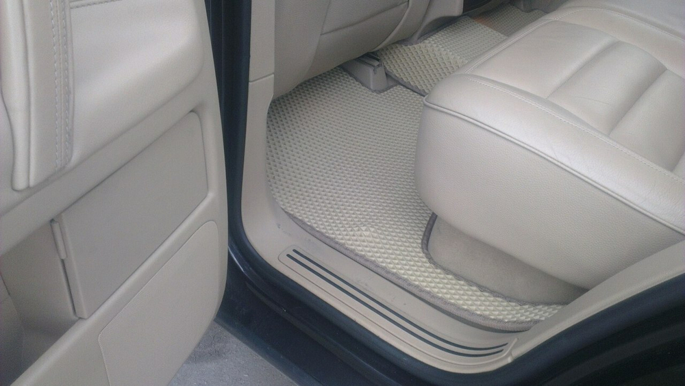 Автоковрики для VW Touareg, I  рестайл (2006-2010) Крепеж - "столбики"