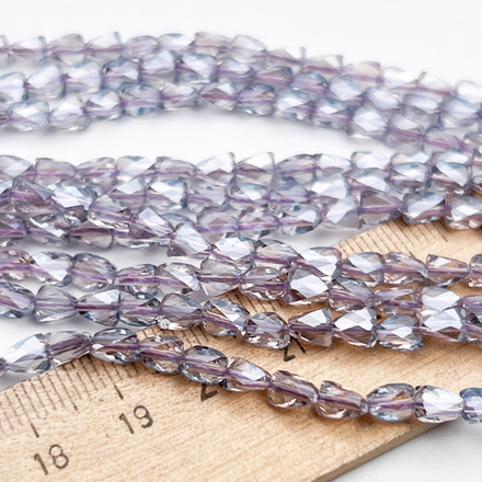 Бусина Треугольник, стекло, цвет сиреневый, размер 5*4,4 мм, цена за отрезок 19 см (1/2 нити)