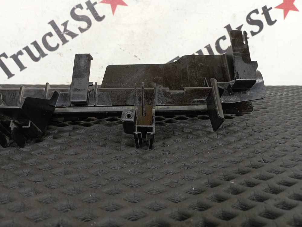 Направляющая стекла двери левой