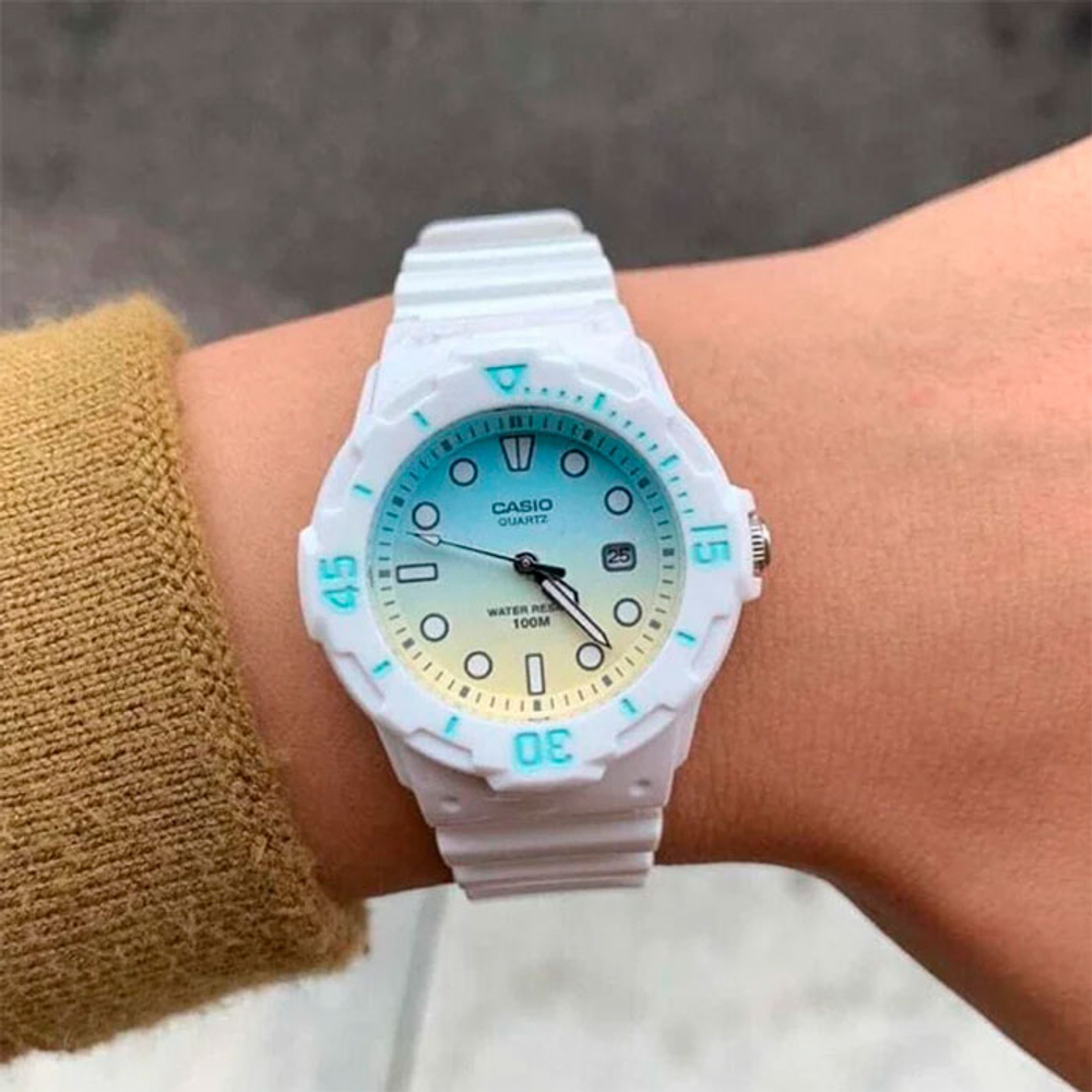 Женские наручные часы Casio Collection LRW-200H-2E2