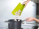Доска разделочная Chop2Pot™ Plus средняя белая, Joseph Joseph