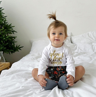 Комплект – боди с новогодним текстом, блумеры и моксы