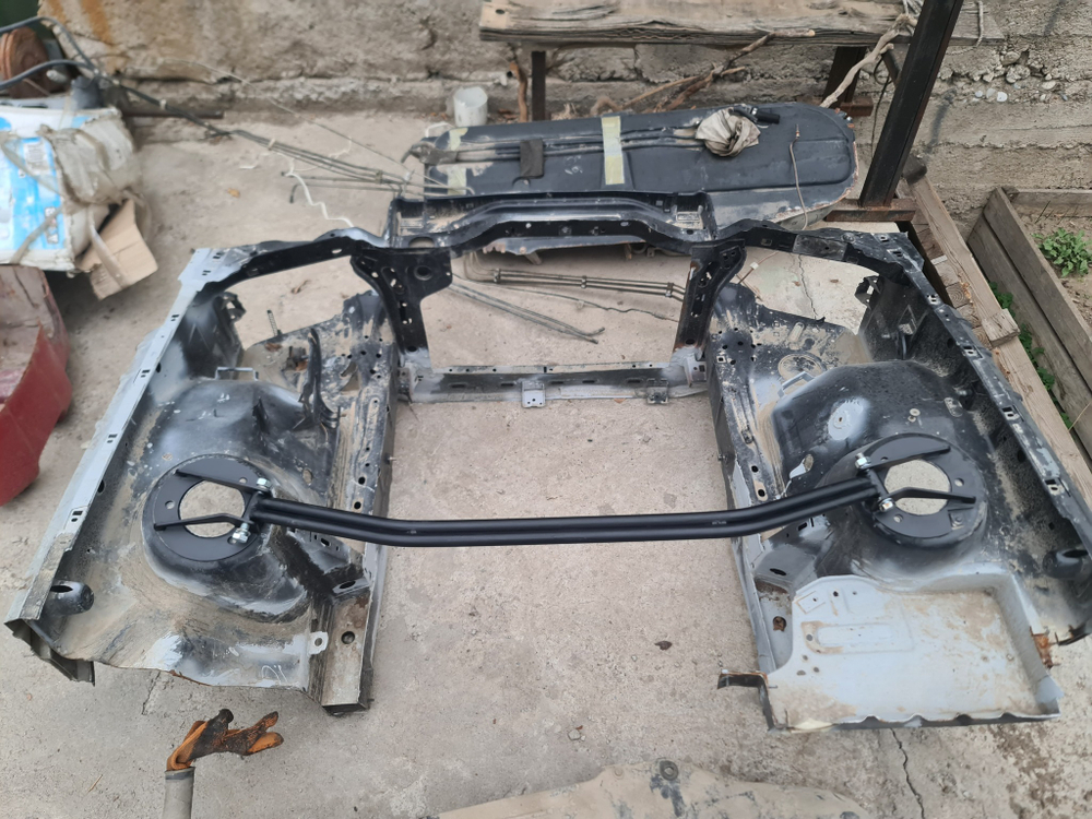 BMW E30 Распорка передняя