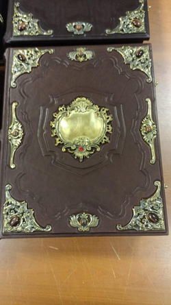 Подарочная родословная книга "Ювелирная" из натуральной кожи, с накладкой (бордовая)
