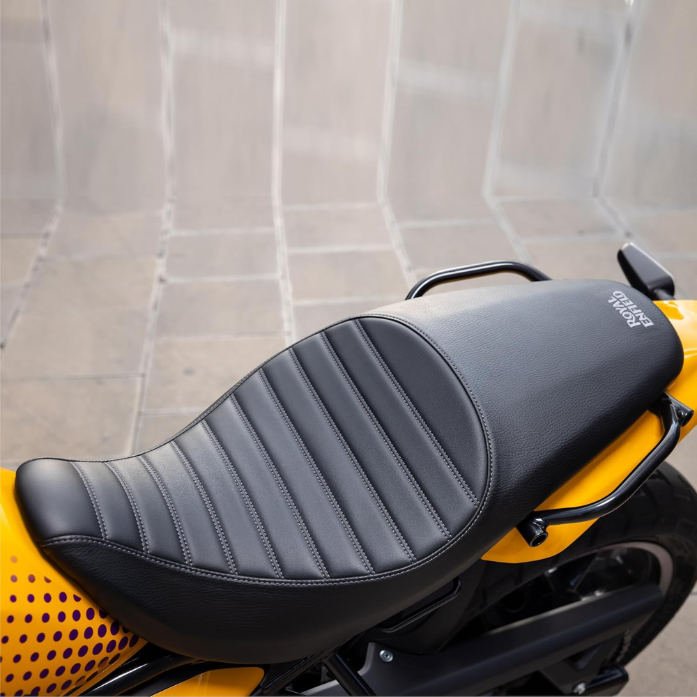 Водительское сиденье Royal Enfield, тип - "Urban", черного цвета, арт. KXA00474