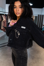 Джинсовая куртка с удлиненным рукавом недорого