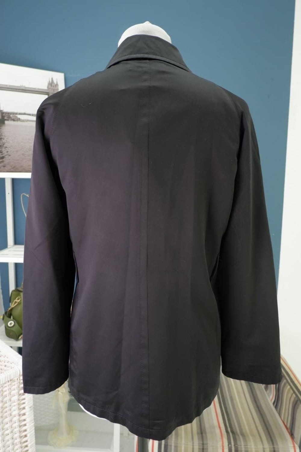 Куртка Caractere лаконичная 44 размер