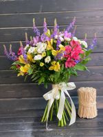 Букет с дельфиниумом