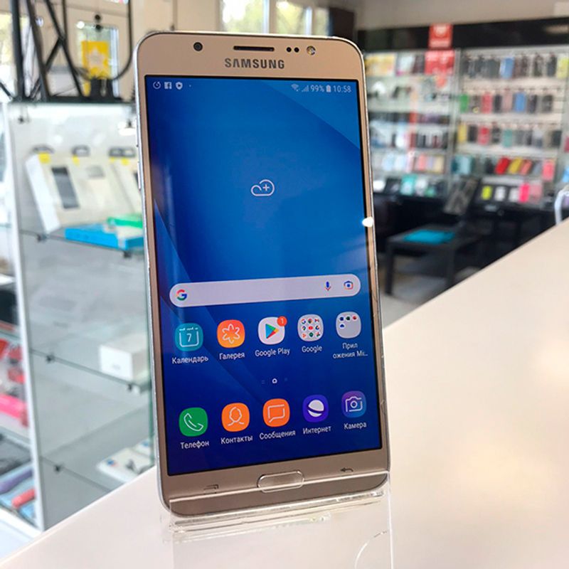 Смартфон Samsung Galaxy J7 (2016) 2/16GB Gold (Витринный)