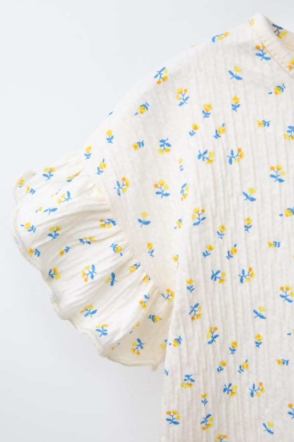 ZARA ФУТБОЛКА С ЦВЕТОЧНЫМ ПРИНТОМ, СВЕТЛЫЙ ЭКРЮ