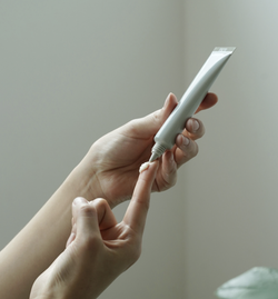 DEAR, KLAIRS Крем для глаз с пептидами Fundamental Nourishing Eye Butter (20 гр)