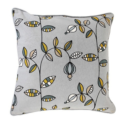 Чехол для подушки с орнаментом Ягоды тайги, вышивкой и декоративной окантовкой russian north, 45х45