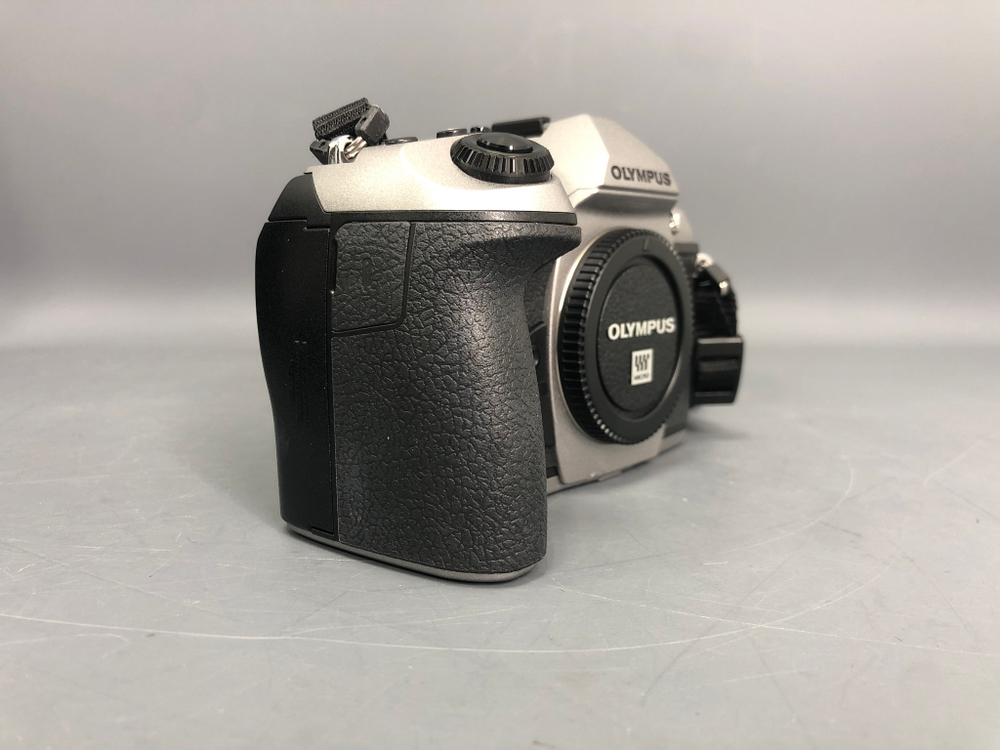 Olympus E-M1 Mark II Body Silver ( 350 кадров)