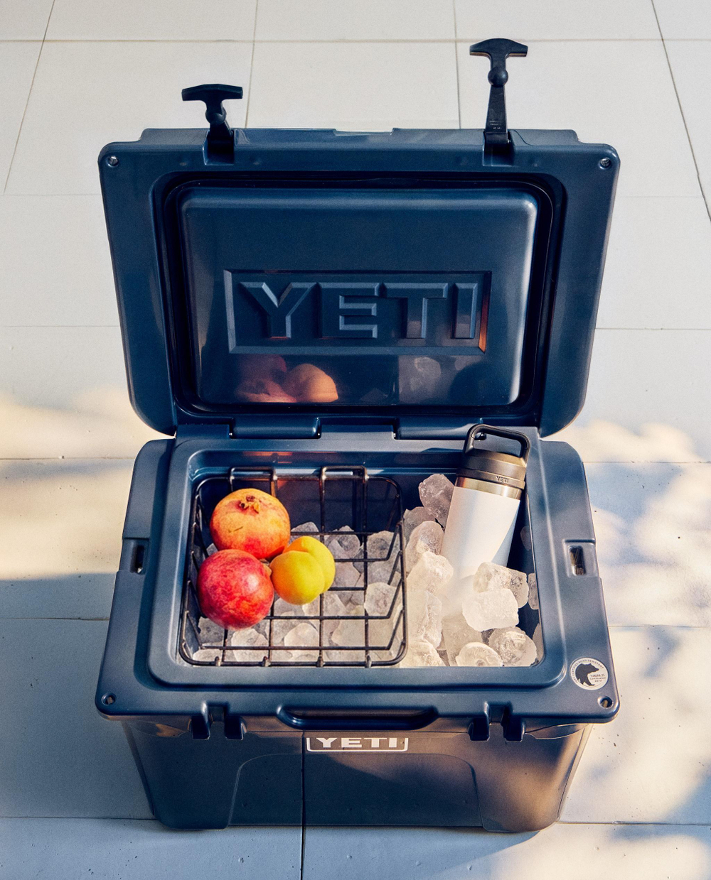 YETI Термобокс-холодильник переносной 27 л с жёстким корпусом
