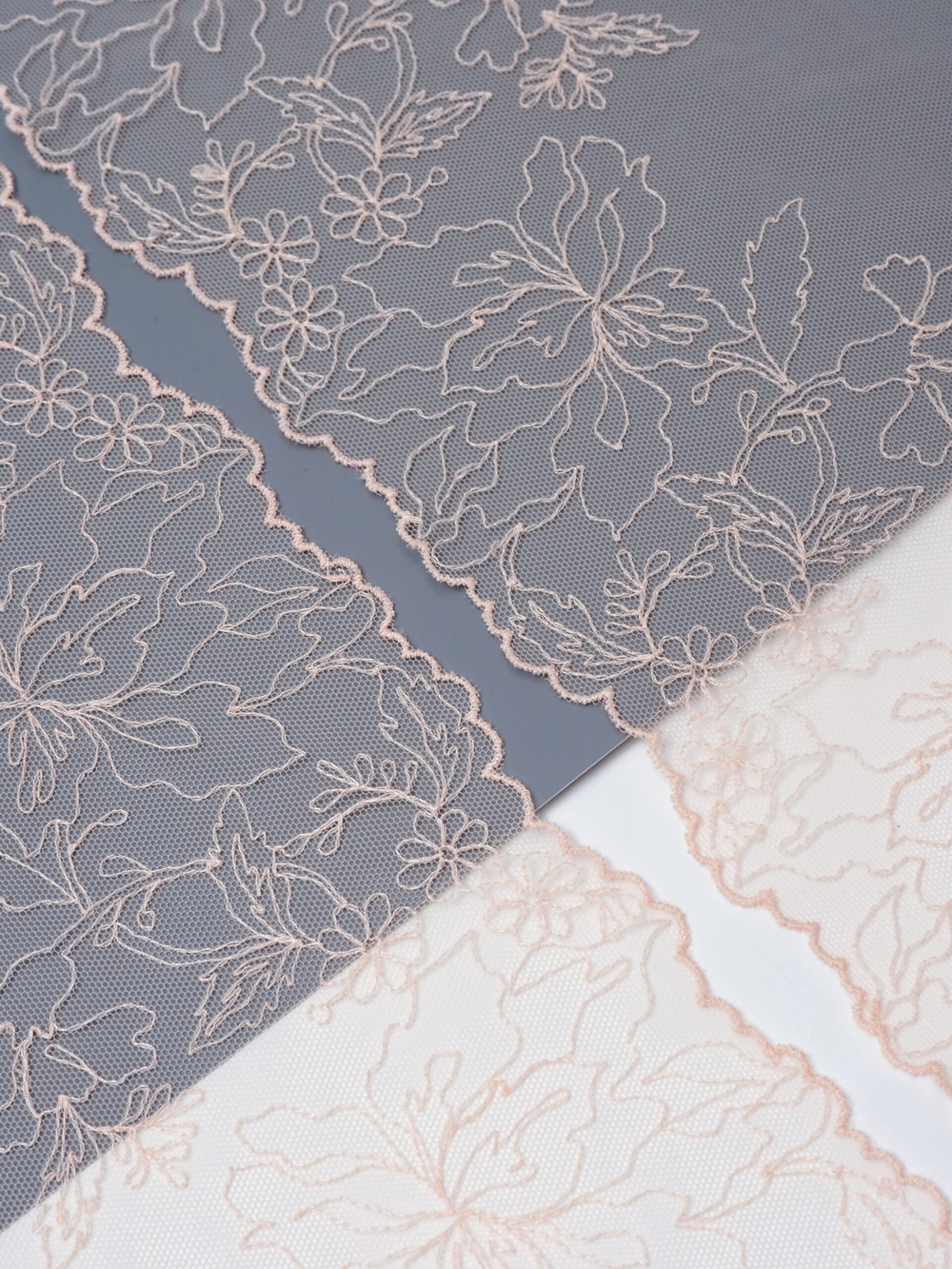 Вышивка на сетке пион неэластичная ширина 17 см (2 стороны)