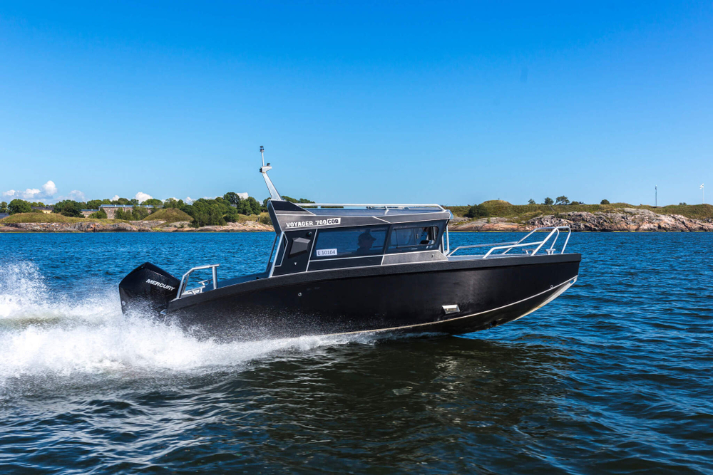 Катер Volzhanka VOYAGER 700 COB (CabinOpenBow)