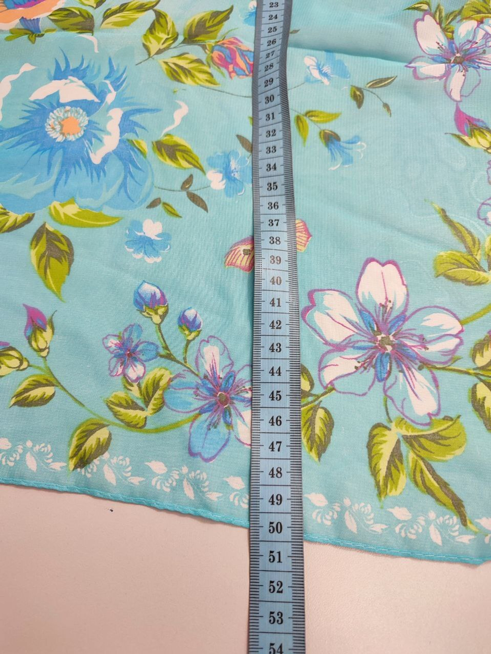 Шарф с красивой расцветкой