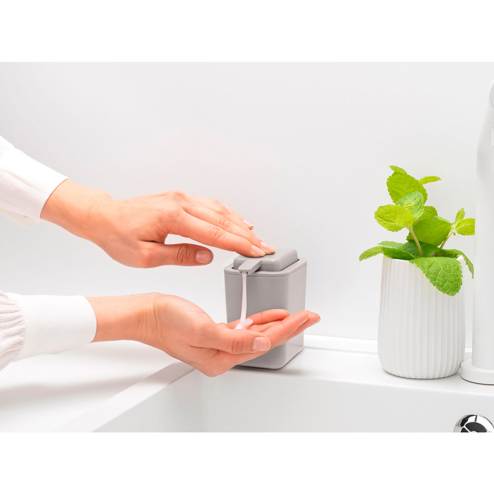 Диспенсер для жидкого мыла 0.25л Brabantia Sink Side серый