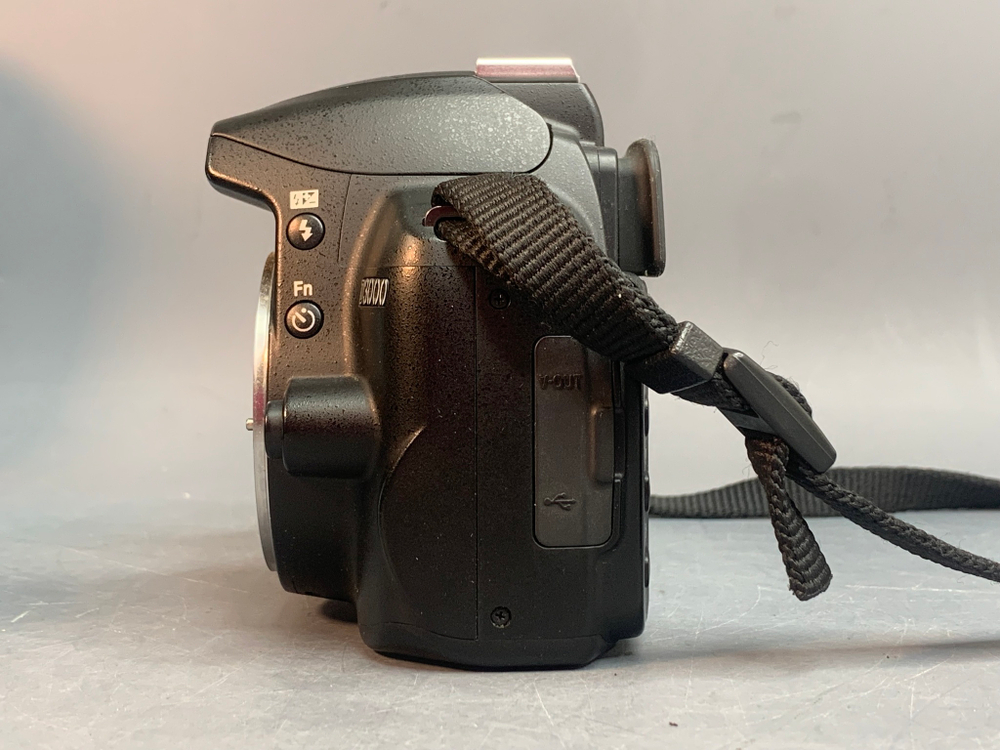 Nikon D3000 Kit 18-55mm 15.000 кадров