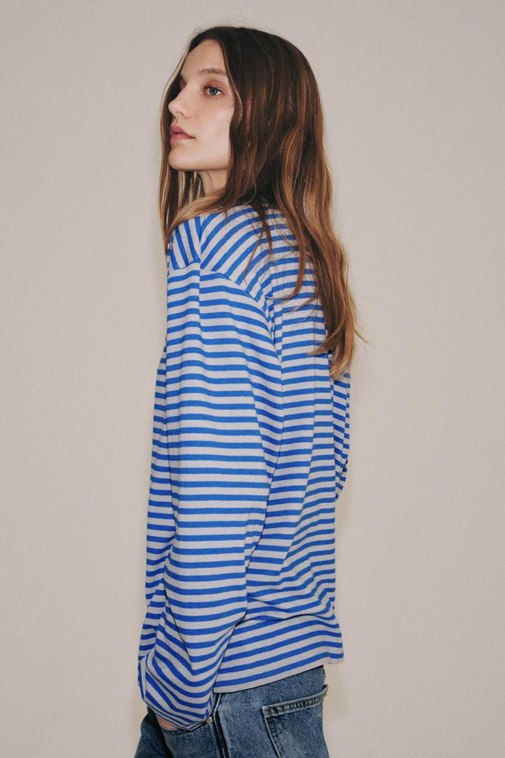 ZARA ФУТБОЛКА В ПОЛОСКУ ИЗ ХЛОПКА И ЛЬНА, СЕРЫЙ/СИНИЙ