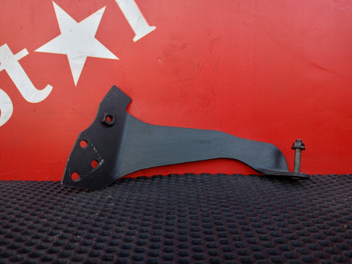 Кронштейн патрубка интеркулера