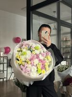 Букет сборный из гортензии, кустовой розы, маттиолы и диантусов