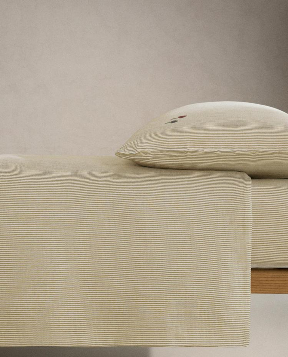 ZARA HOME ДЕТСКАЯ ПРОСТЫНЯ НА РЕЗИНКЕ В ПОЛОСКУ, ЗЕЛЕНЫЙ