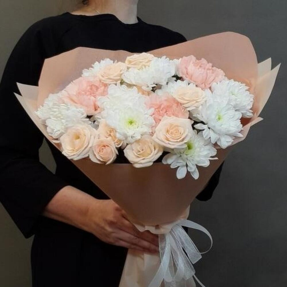 Сборный букет из роз, хризантем и диантусов