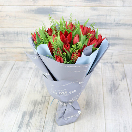 Букет из 25 красных тюльпанов