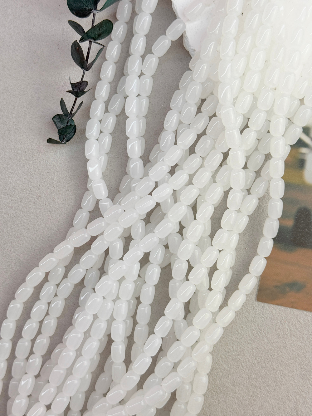 Стеклянные бусины, бочонок 6*9 мм, нить 38 см, "Белый опал"