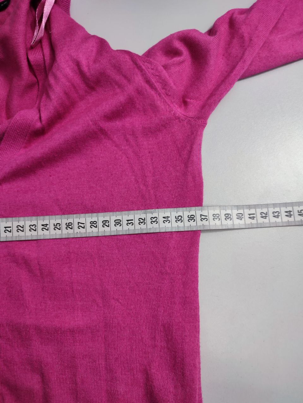 Кардиган Ostin цвета фуксии 42 размер