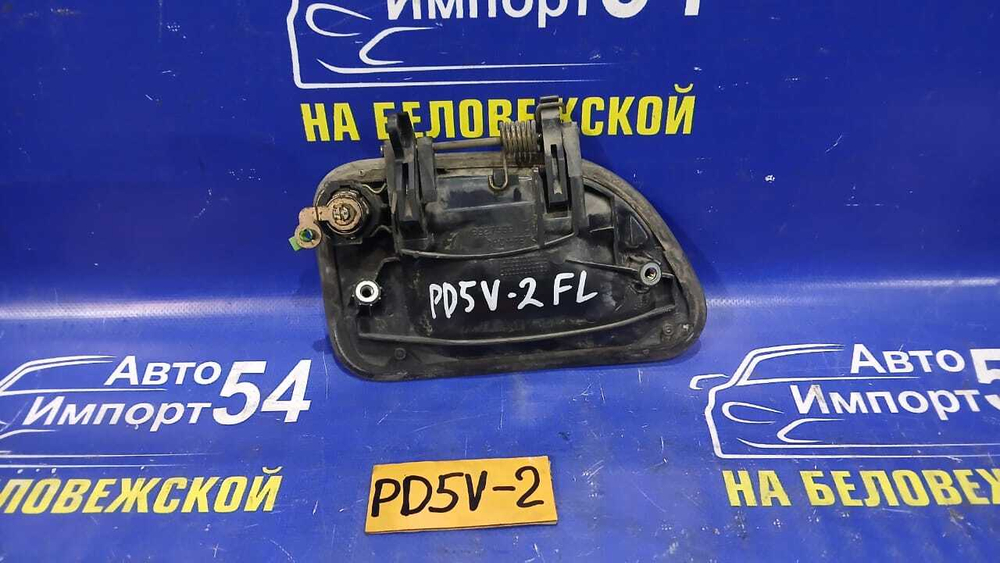 Ручка двери передней левой внешняя MITSUBISHI DELICA 1998