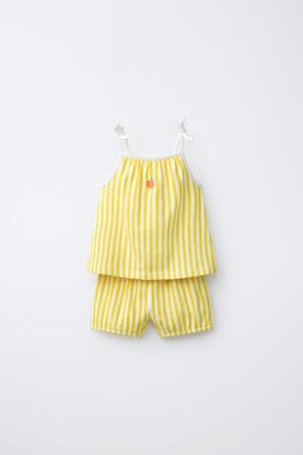 ZARA КОМПЛЕКТ ИЗ ФУТБОЛКИ И БЛУМЕРОВ В ПОЛОСКУ, С ПРИНТОМ