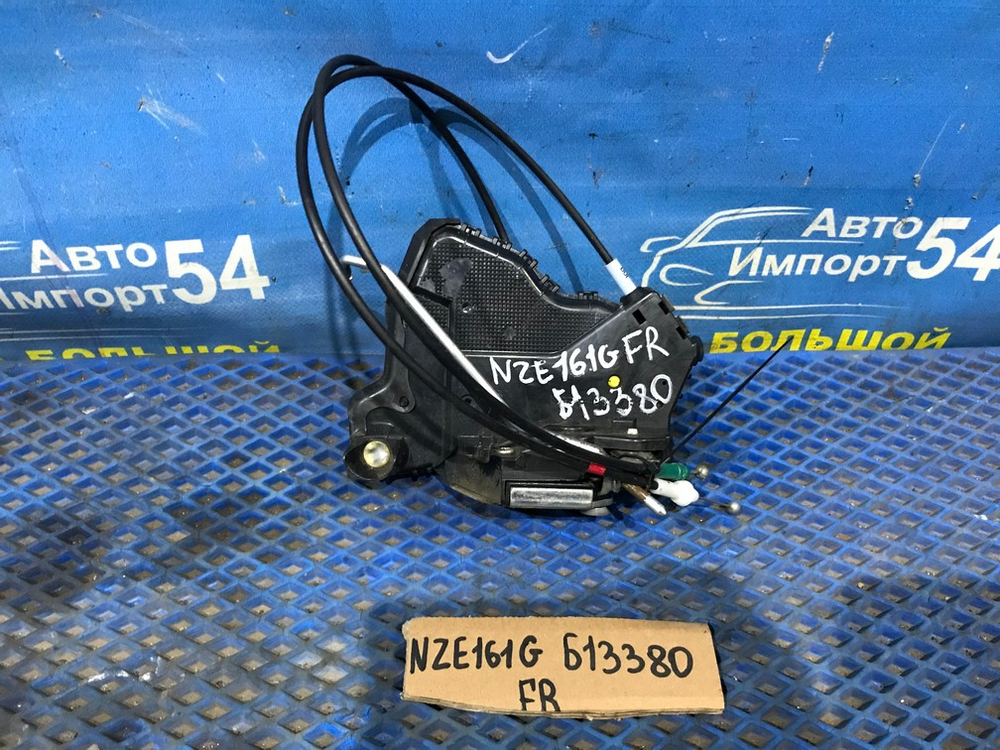 Замок двери передней правой TOYOTA FIELDER 2012-2017