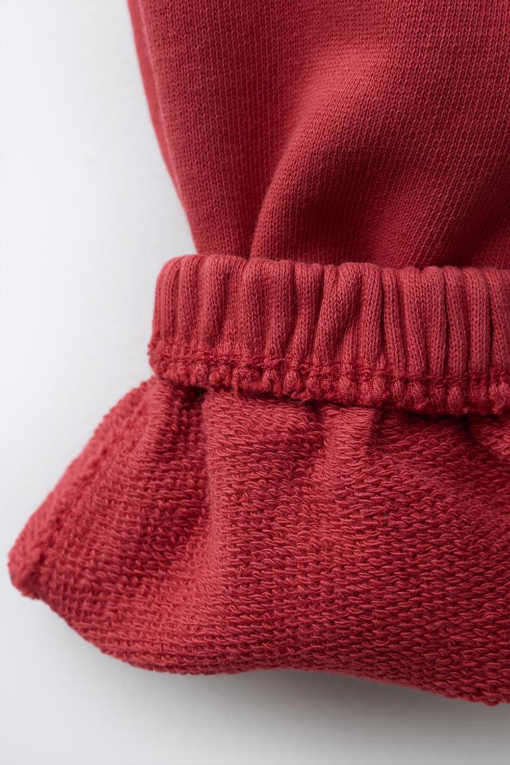 ZARA КОМПЛЕКТ ИЗ ТОЛСТОВКИ И БРЮК WIDE LEG С НАШИВКОЙ, КРАСНЫЙ