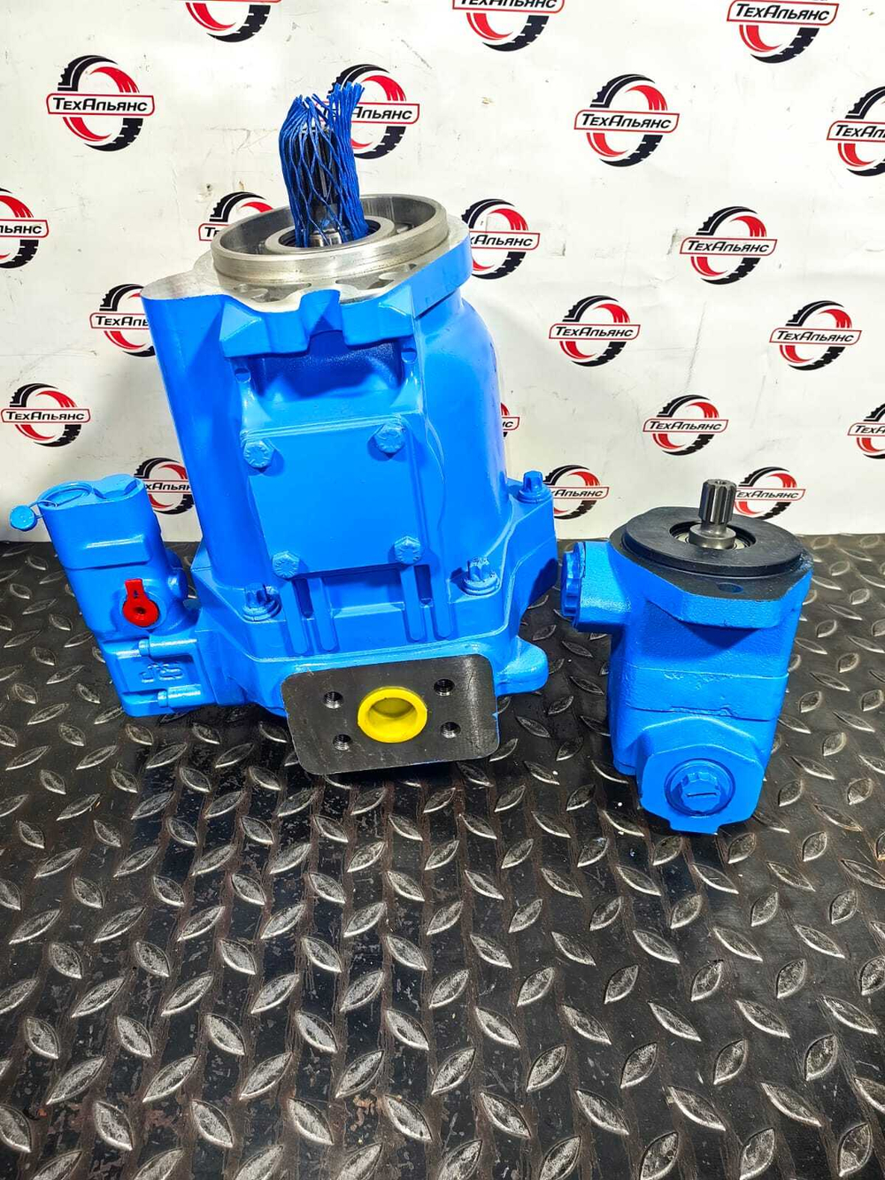Насос гидравлический 11019295